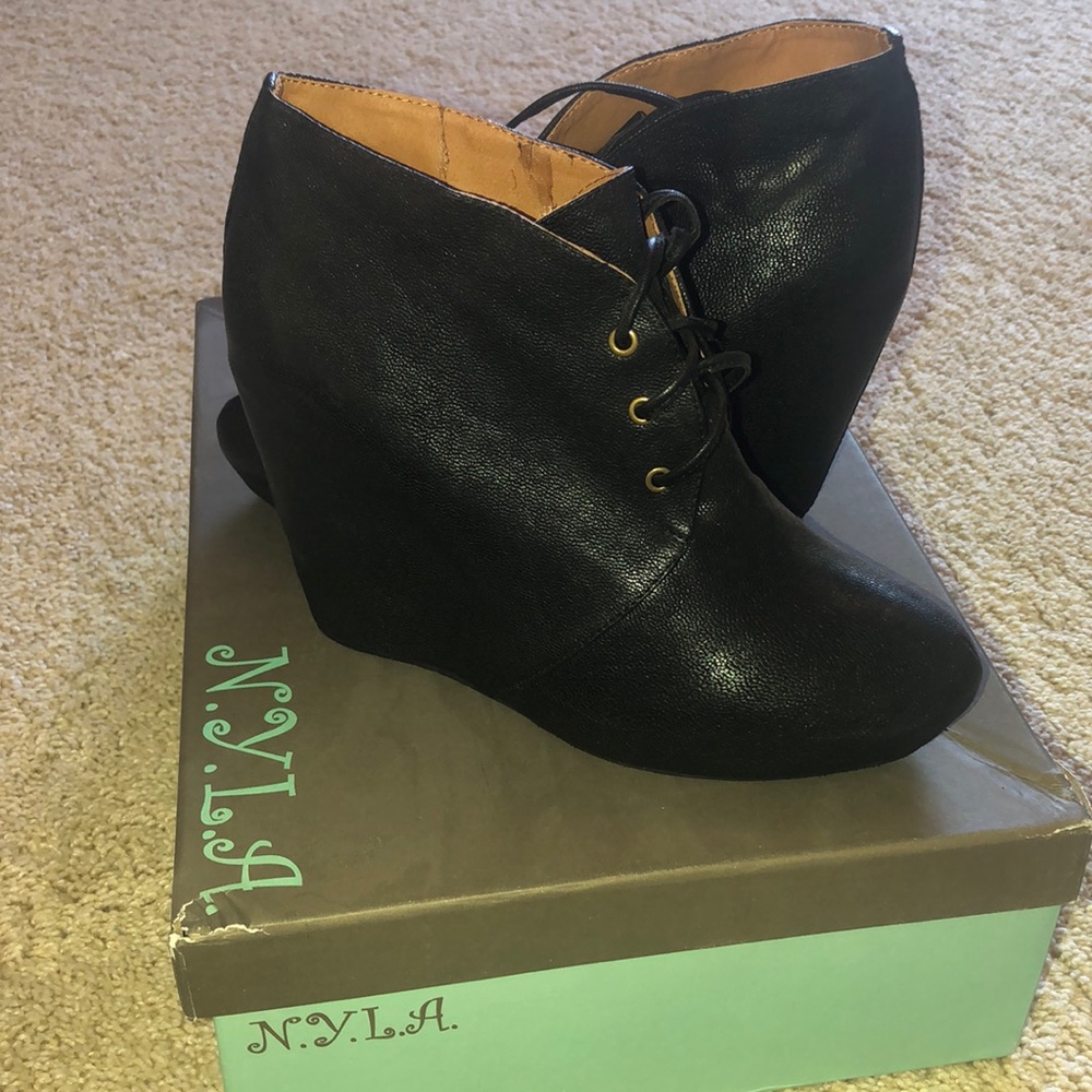 Bnib N.Y.L.A. Platform booties all leather